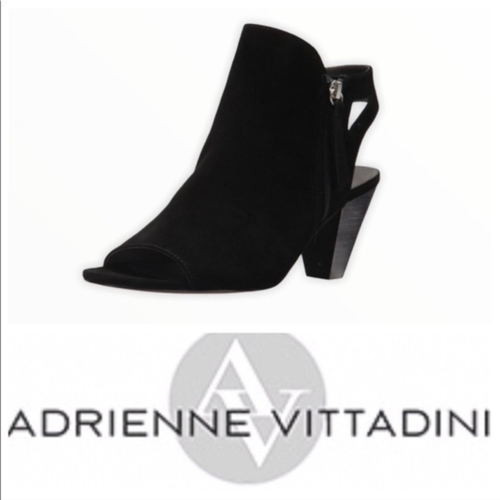 Adrienne Vittadini Phyre shootie NWOT size 6.5